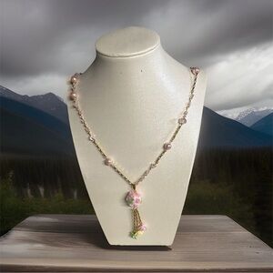 Elegant Floral Pendant Necklace